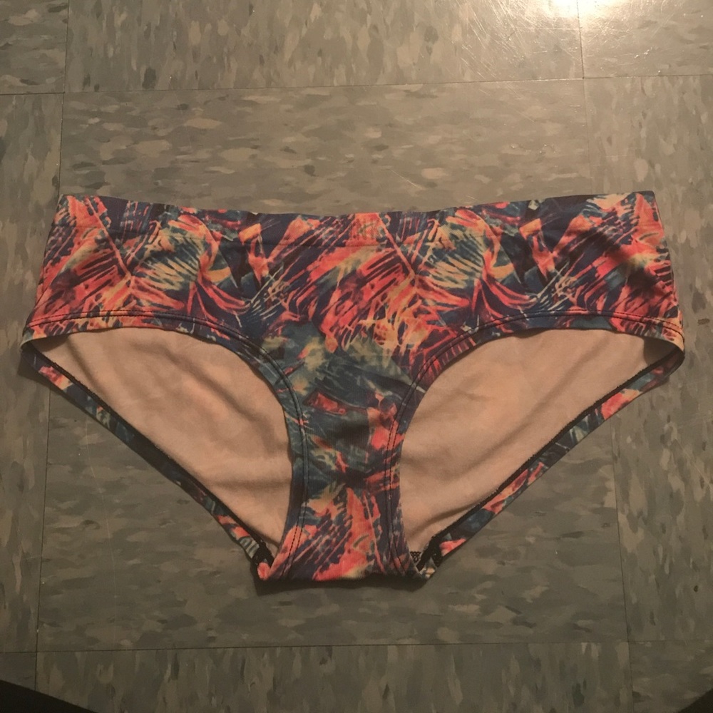pink the dye undies